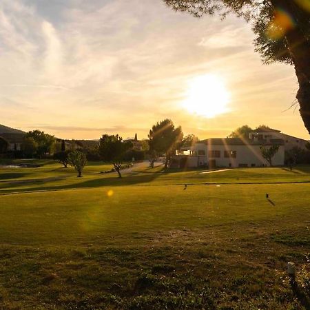 Magnifique Vue Lac Au Golf De Pont-Royal Mallemort Exterior photo