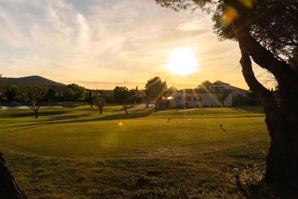 Magnifique Vue Lac Au Golf De Pont-Royal Mallemort Exterior photo