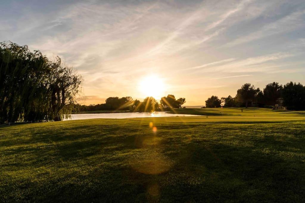 Magnifique Vue Lac Au Golf De Pont-Royal Mallemort Exterior photo