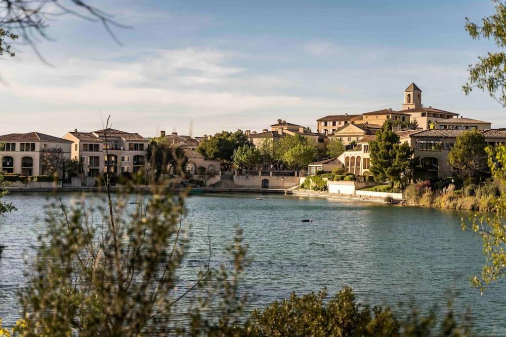Magnifique Vue Lac Au Golf De Pont-Royal Mallemort Exterior photo